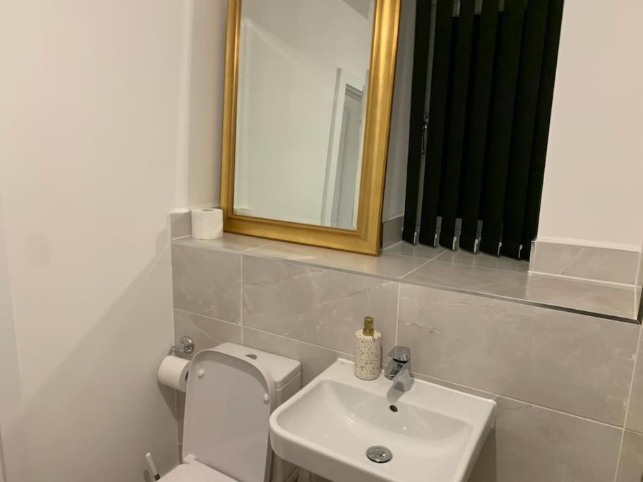 Brand New Entire 4 Bed House Multiple Free Parking Early Check-In Late Check- Out Allowed South Ockendon エクステリア 写真