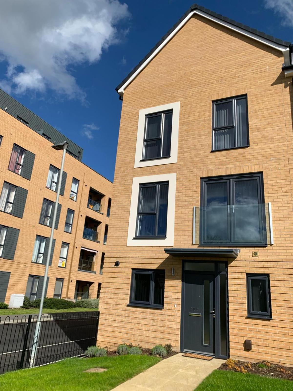 Brand New Entire 4 Bed House Multiple Free Parking Early Check-In Late Check- Out Allowed South Ockendon エクステリア 写真