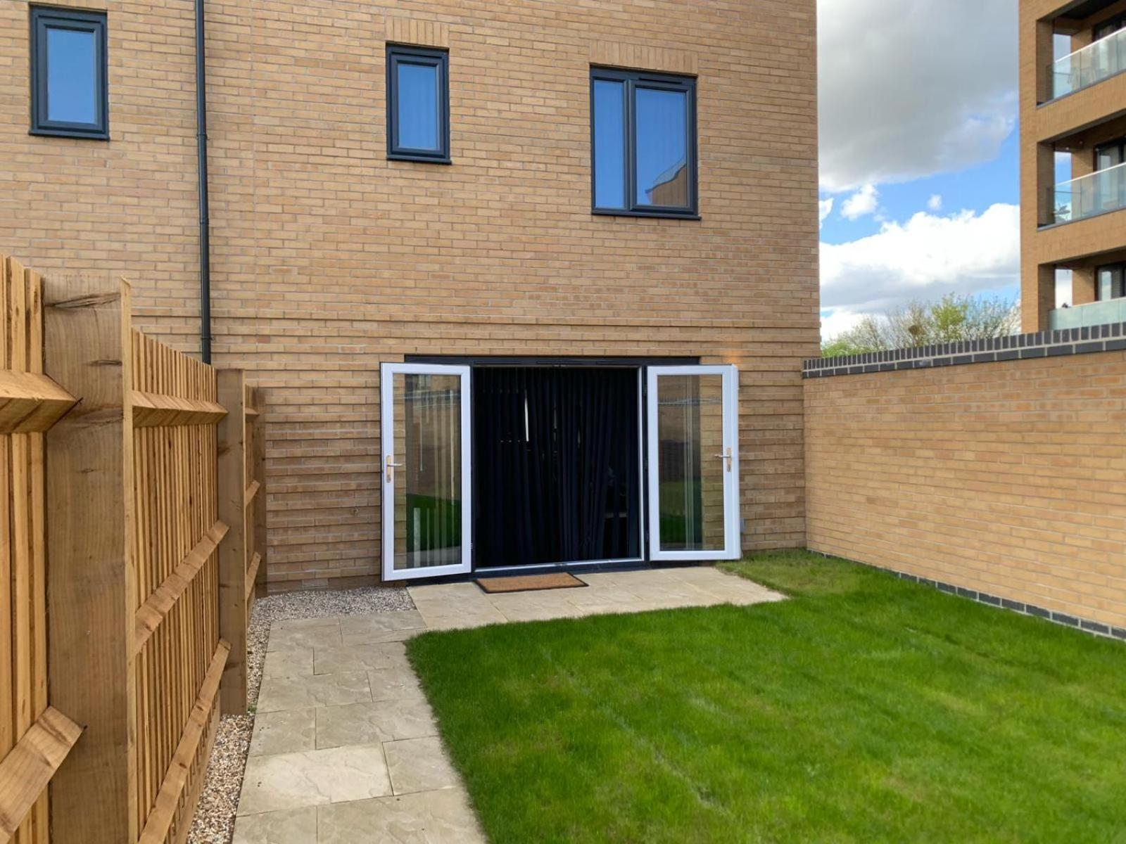 Brand New Entire 4 Bed House Multiple Free Parking Early Check-In Late Check- Out Allowed South Ockendon エクステリア 写真